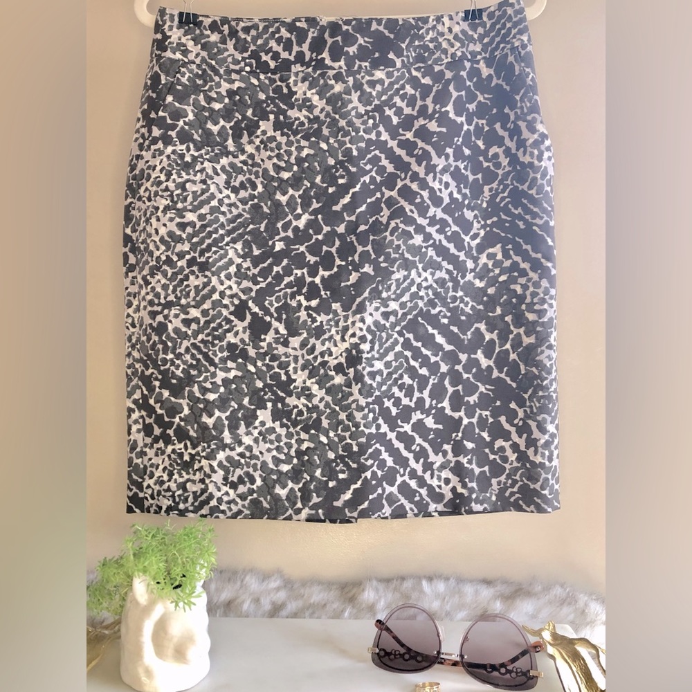 Ann Taylor LOFT Abstract Animal Print Skirt, Size 4